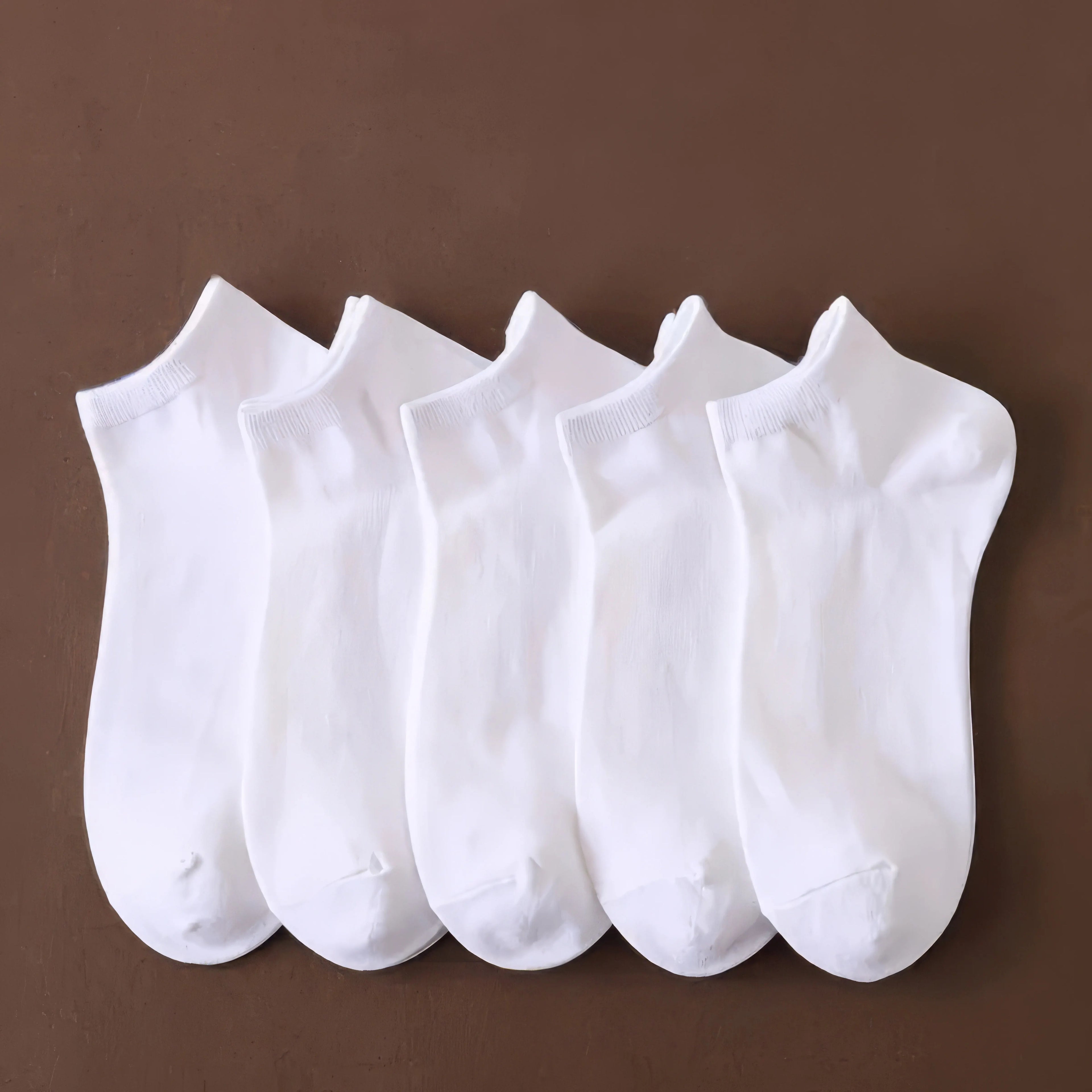 10 Pairs Solid white ankle socks.